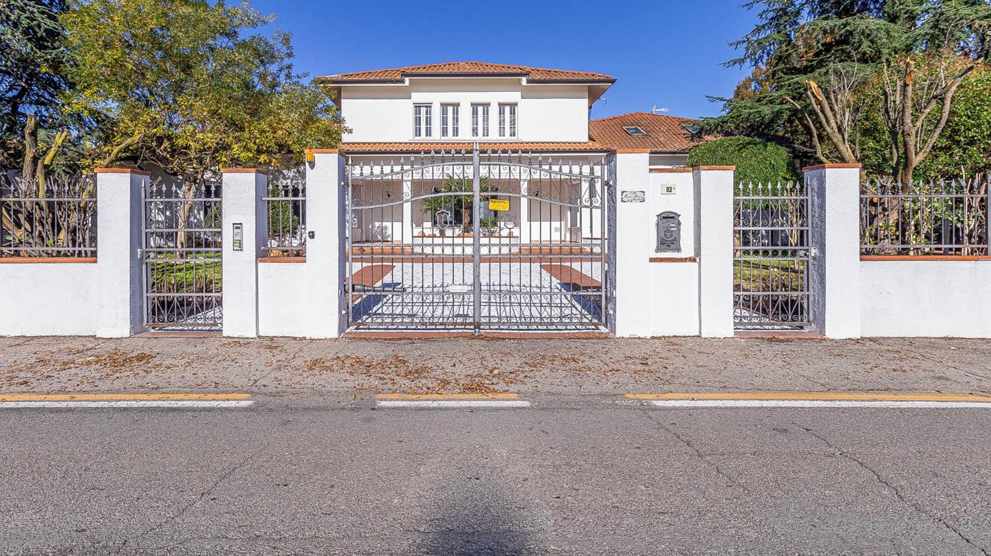 Hotel Villa Petrone - Luxury Home Tra Bologna E Modena - Wi-fi, Biliardo, Jacuzzi E Piscina