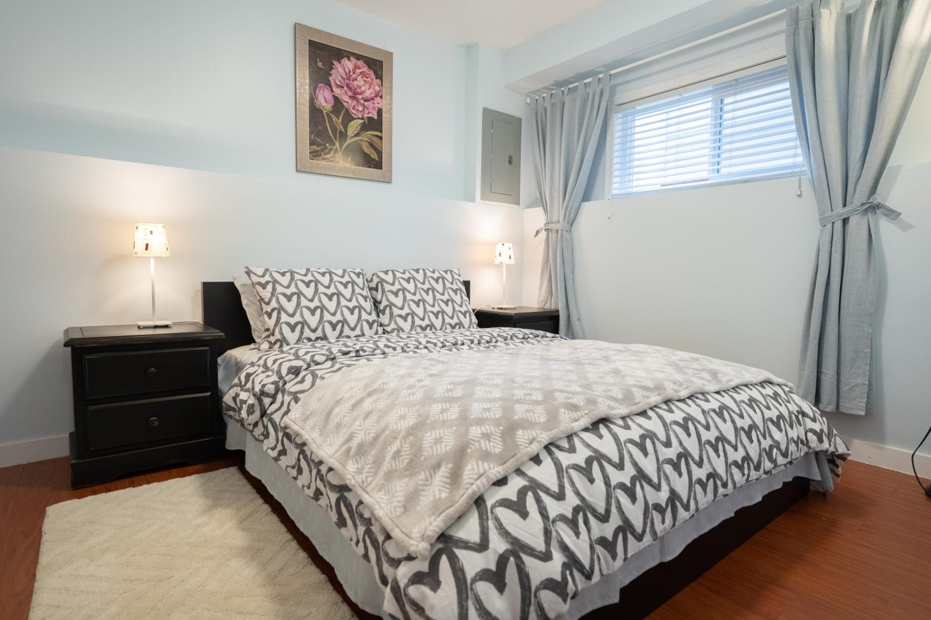 Hotel Adorable 1-bedroom Suit With Independent Entrance