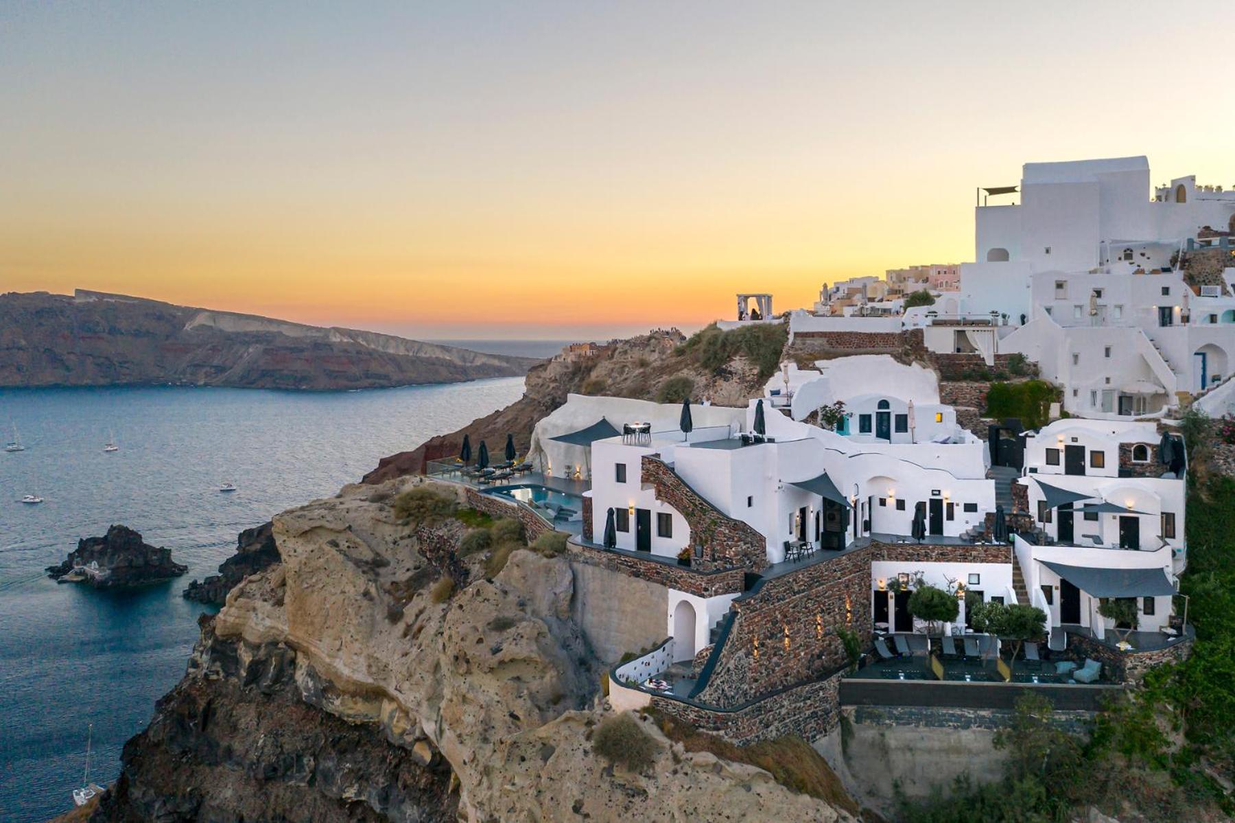 Hotel Pearl of Caldera Oia - Boutique Hotel by Pearl Hotel Collection