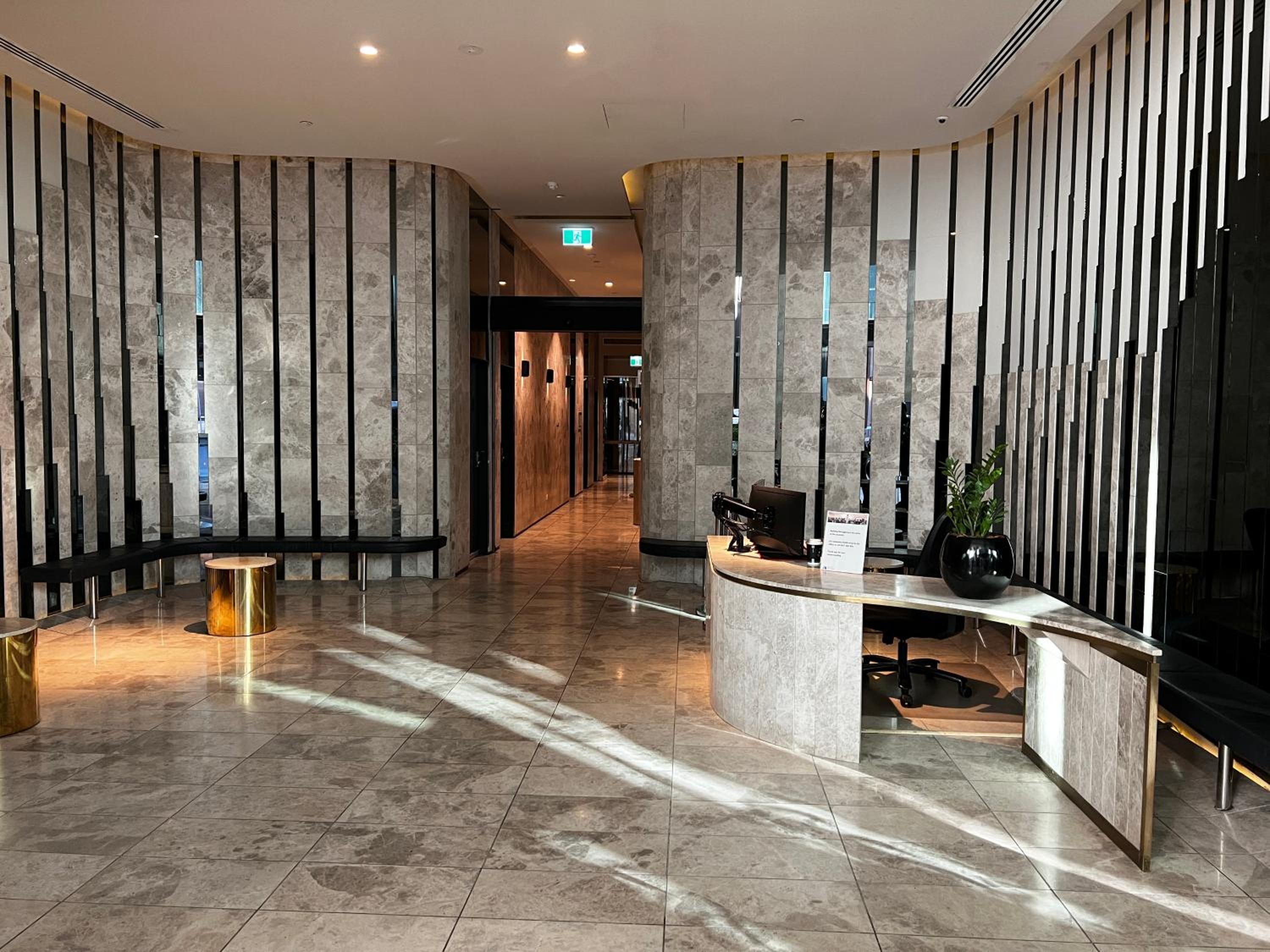 Hotel City Central Location, Parking And 2 Bed Apartment
