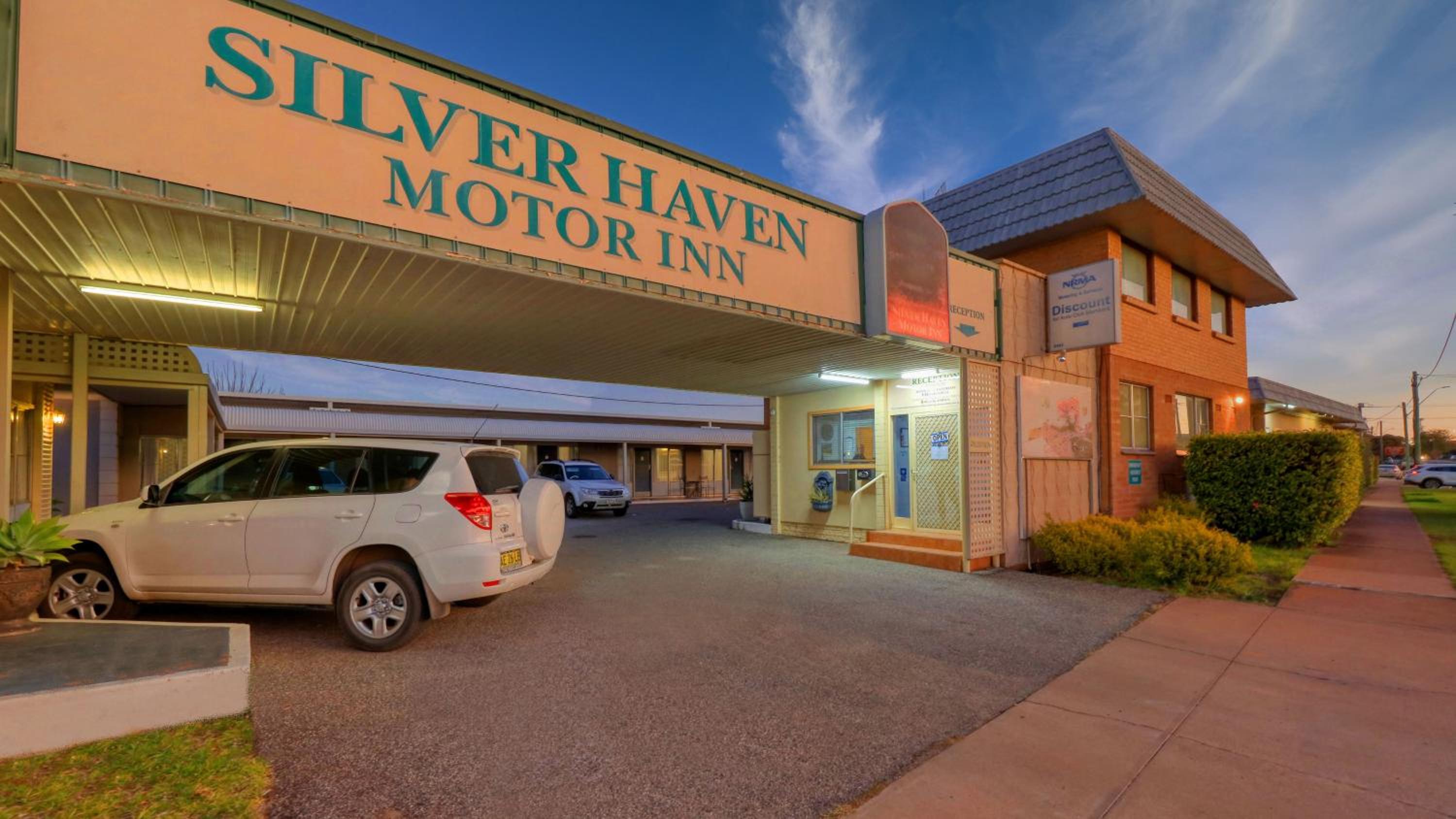 Hotel Silver Haven Motor Inn