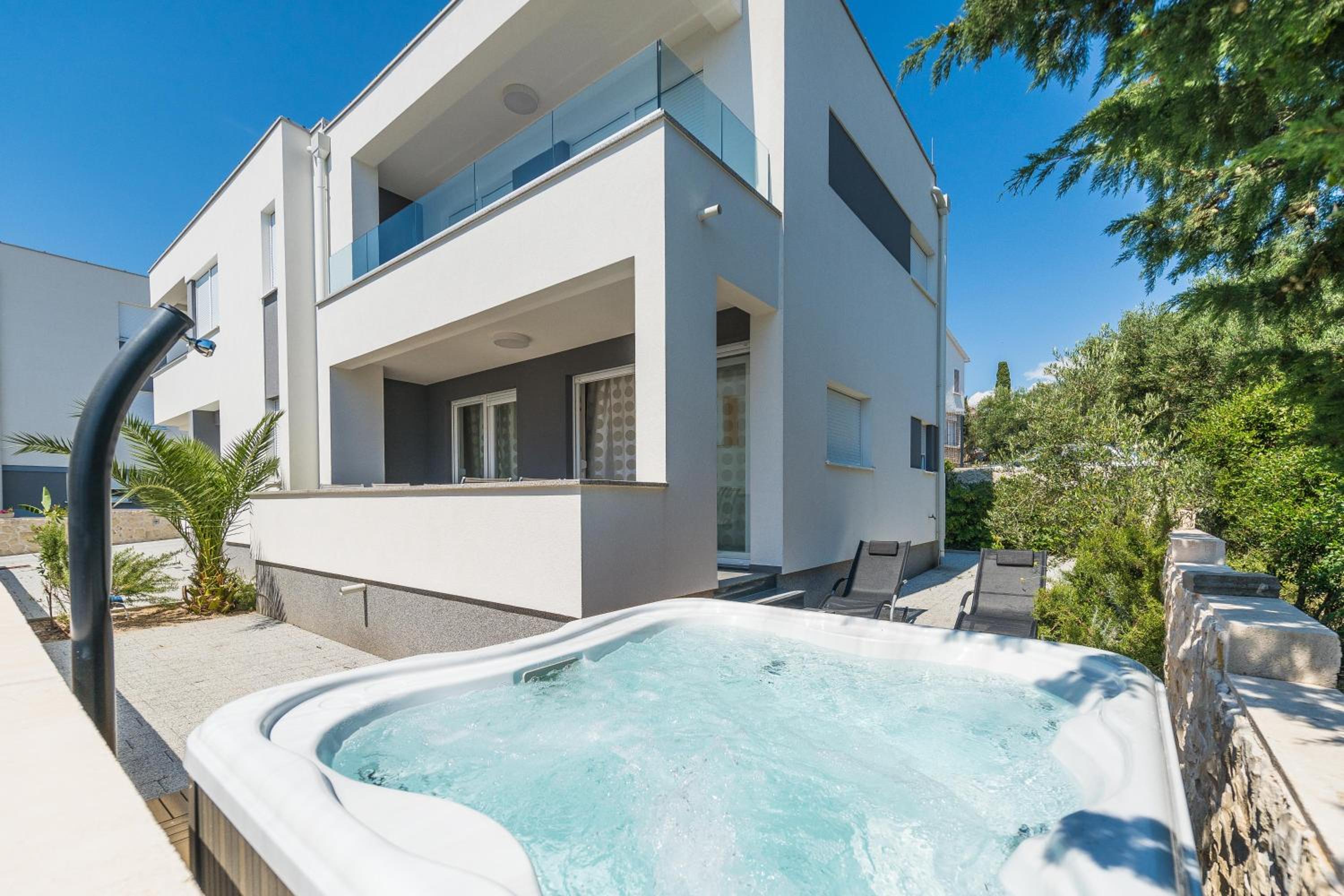 Hotel Tomana Deluxe Duplex Apartment With Jacuzzi