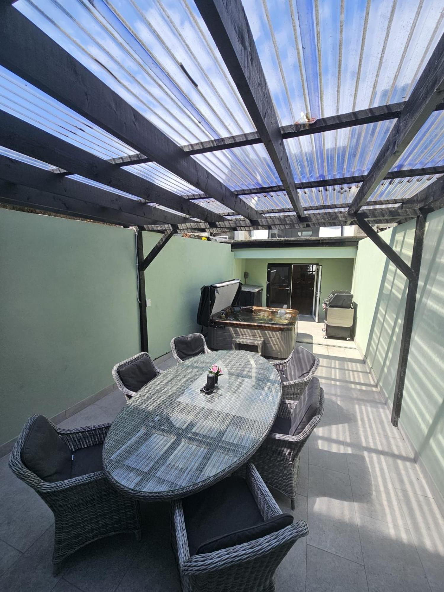 Hotel Eyre Square Centre House With Hot Tub