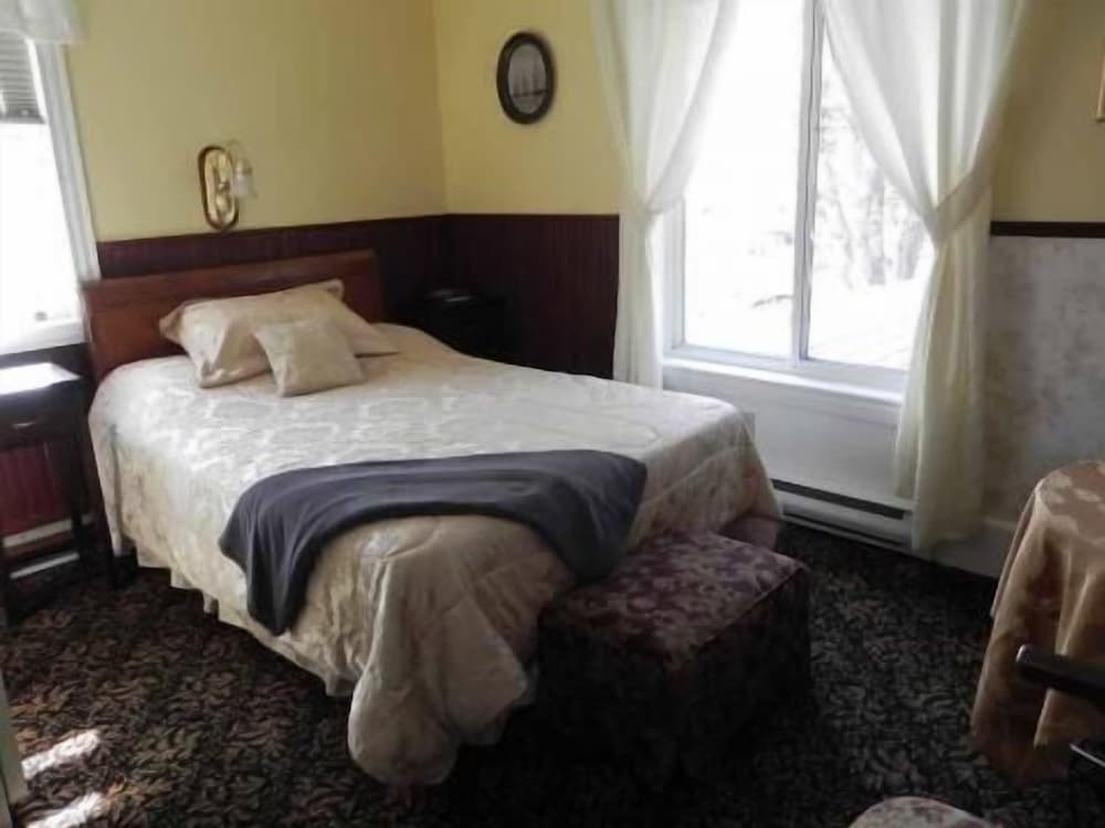 Hotel Salmon River Country Inn