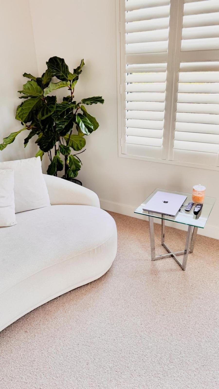 Hotel Escape to a Stylish Retreat House in Parkdale