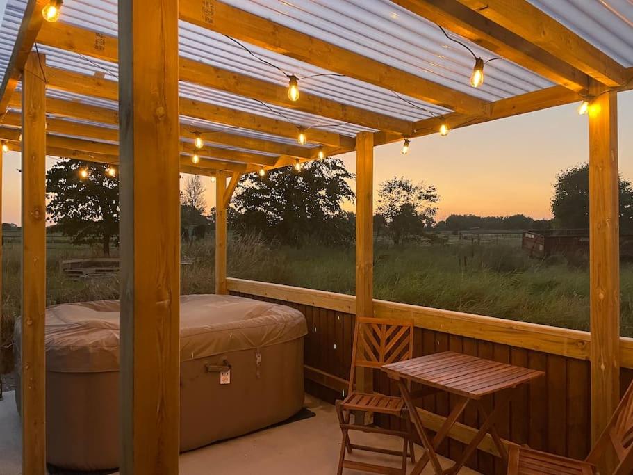 Hotel Horse Truck Tiny Home With Hot Tub