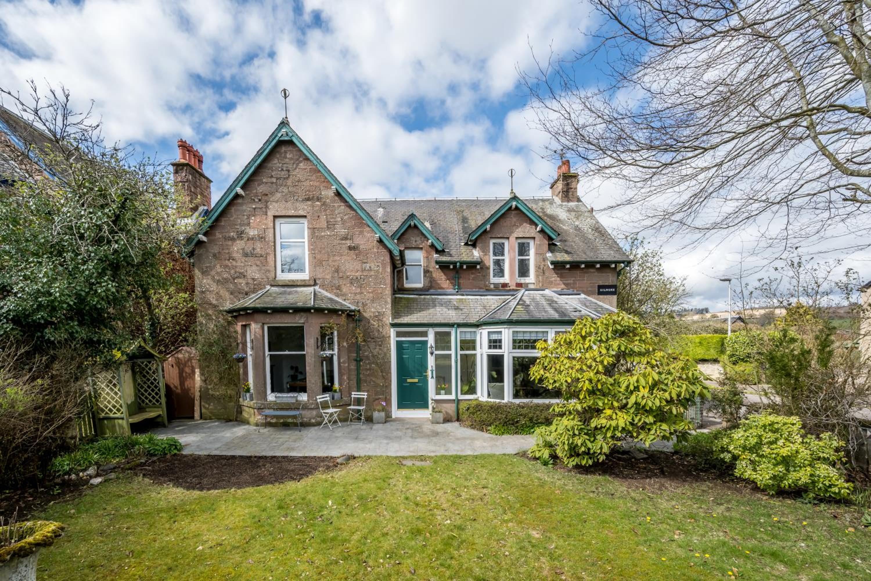 Hotel Luxury 5 Bedroom Victorian Home With Hot Tub