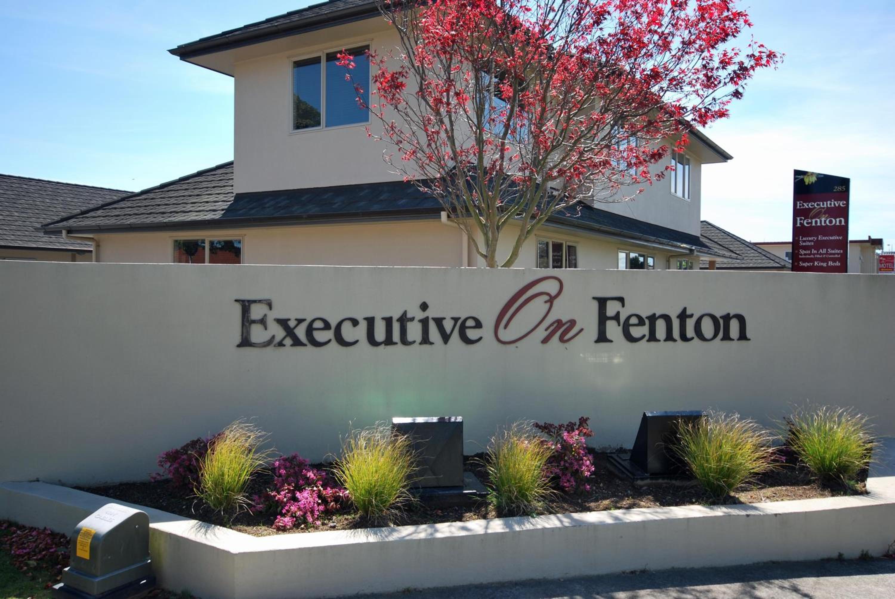 Hotel Executive on Fenton