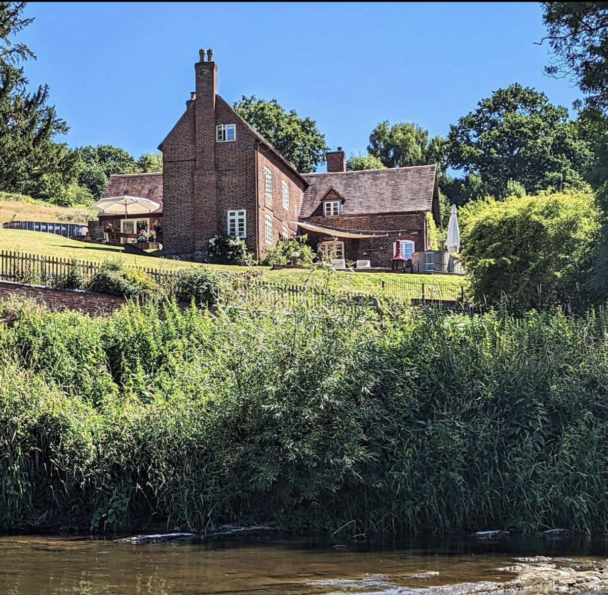 Hotel Worralls Grove Guest Farm House