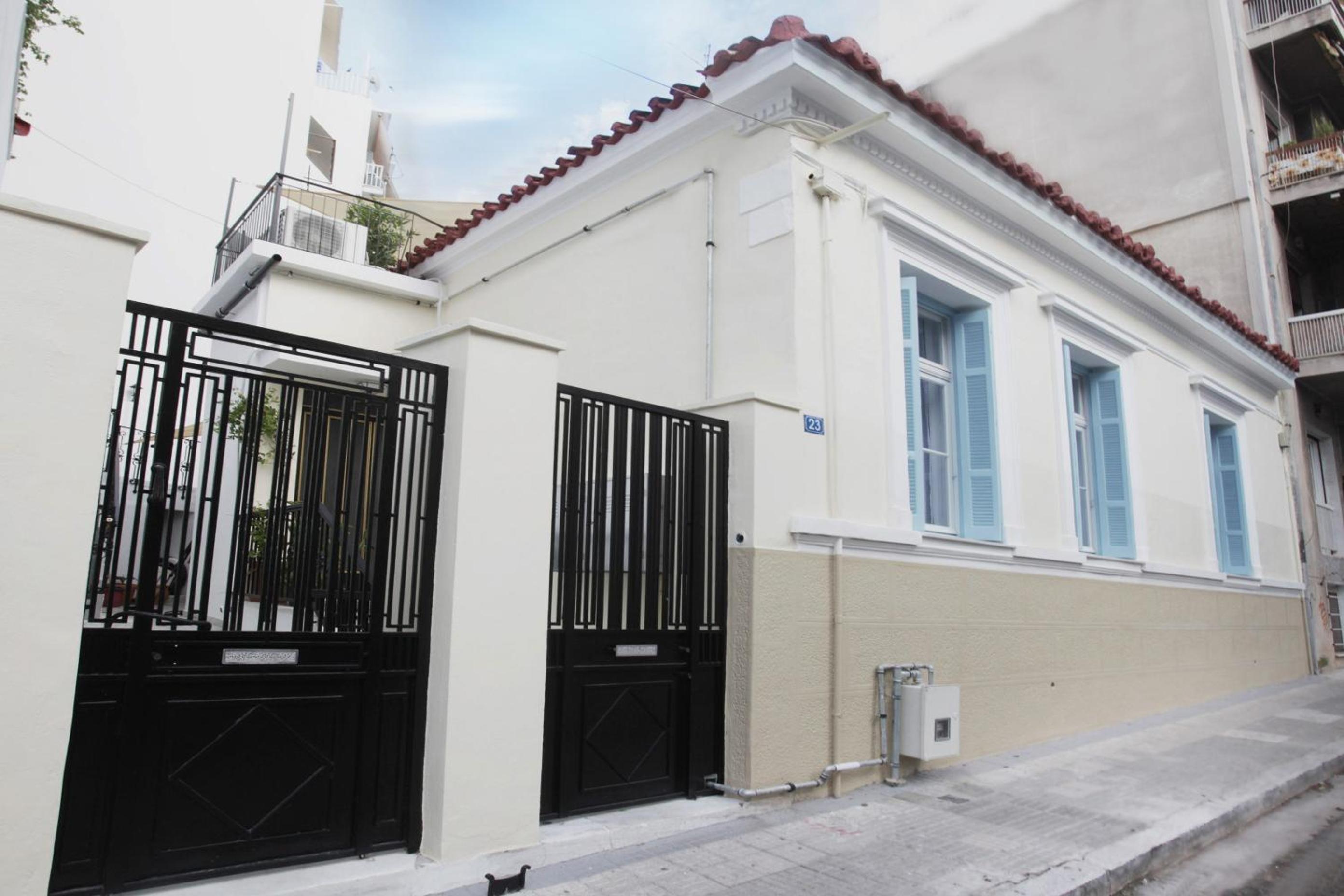 Hotel Live in Athens, THISEIO Historic House