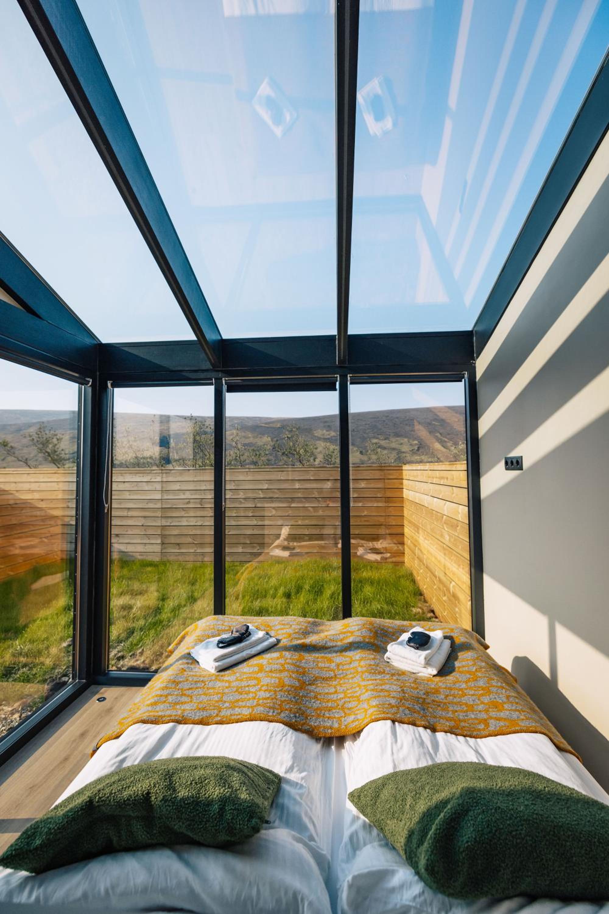 Hotel Glass Roof Lodge With Private Hot Tub