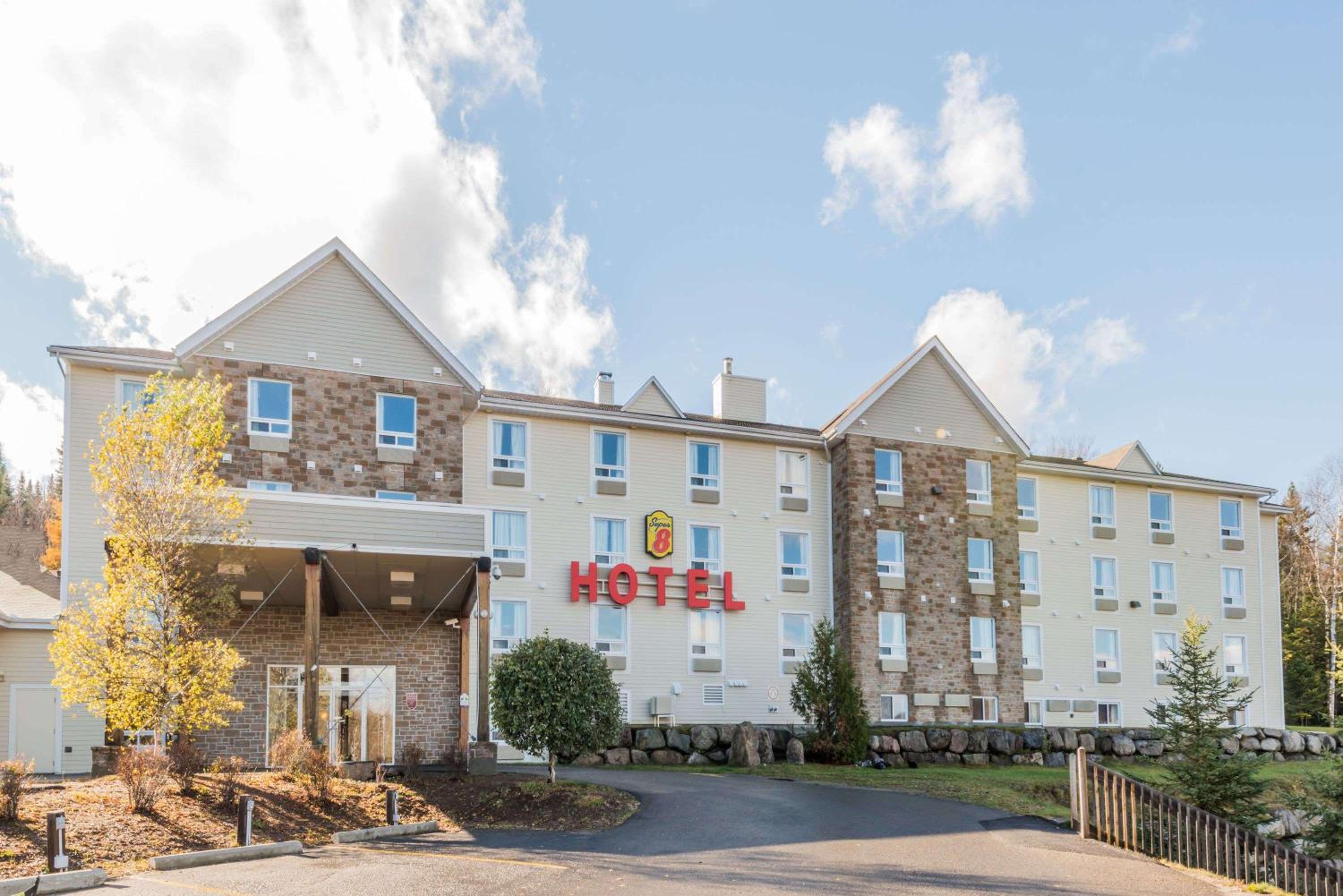Hotel Super 8 by Wyndham Sainte Agathe Des Monts