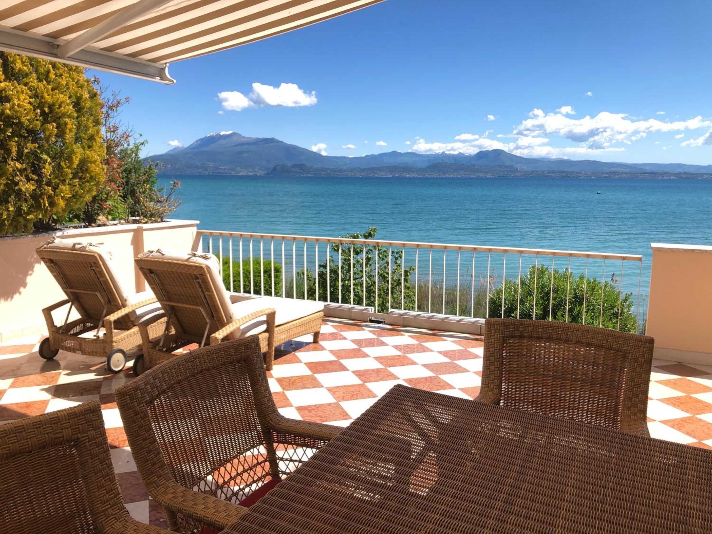 Hotel Lake Front Luxury Suites (adults Only)