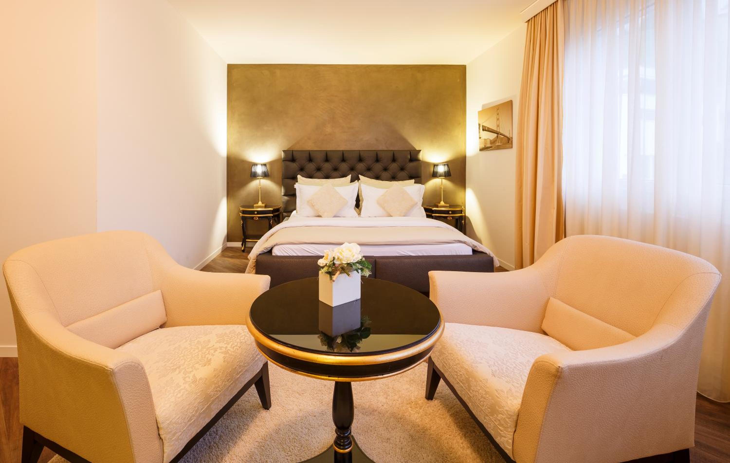 Hotel Business Hotel First