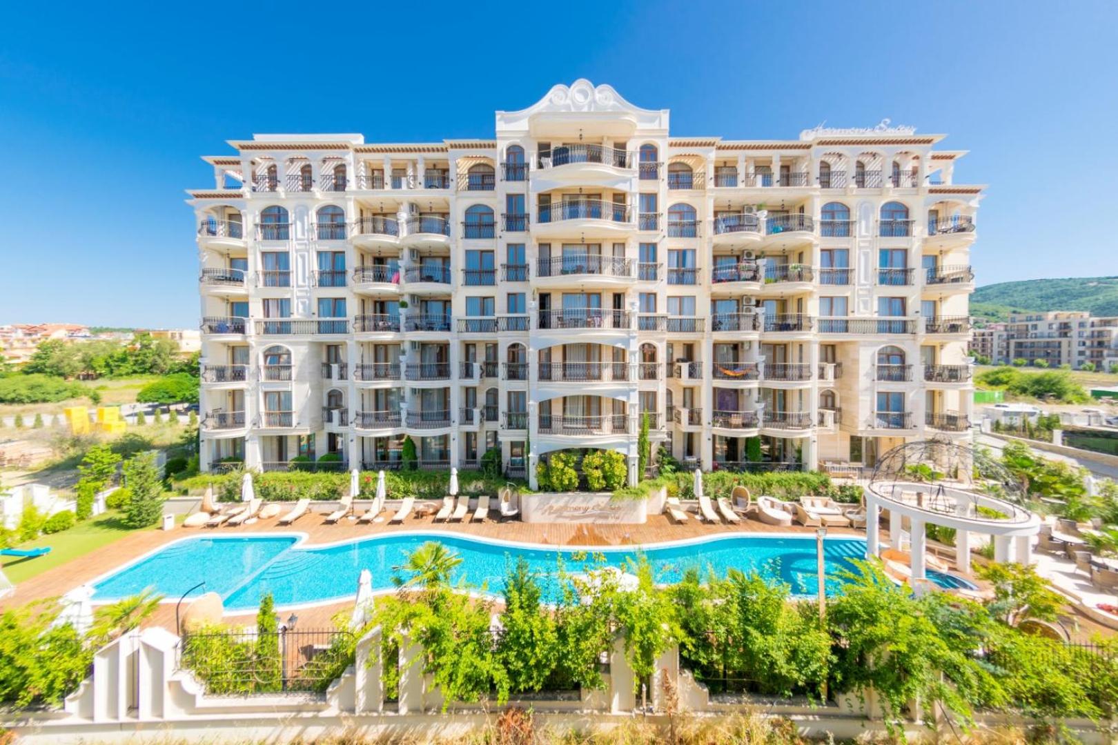 Hotel Harmony Suites