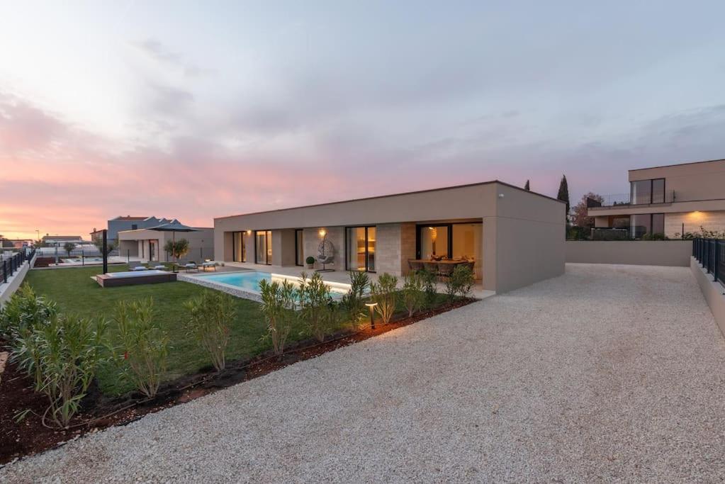 Hotel Villa Daleo With Heated Pool And Jacuzzi Near Porec